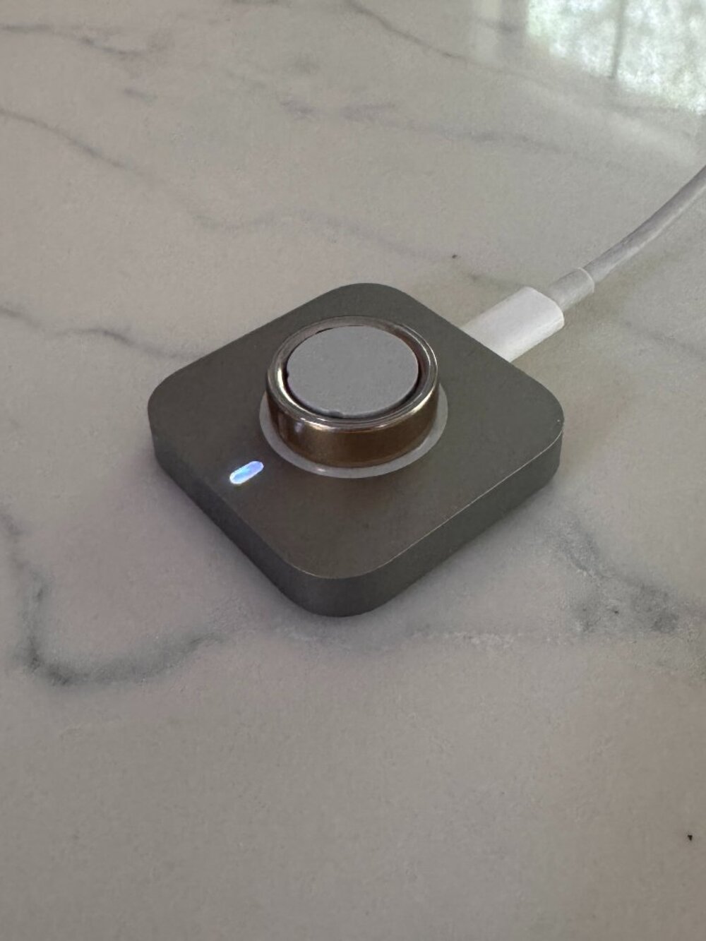 Oura Ring 4 Gold — Size 10 | Includes Charger | Gently Used | Works Perfectly - Picture 3 of 4